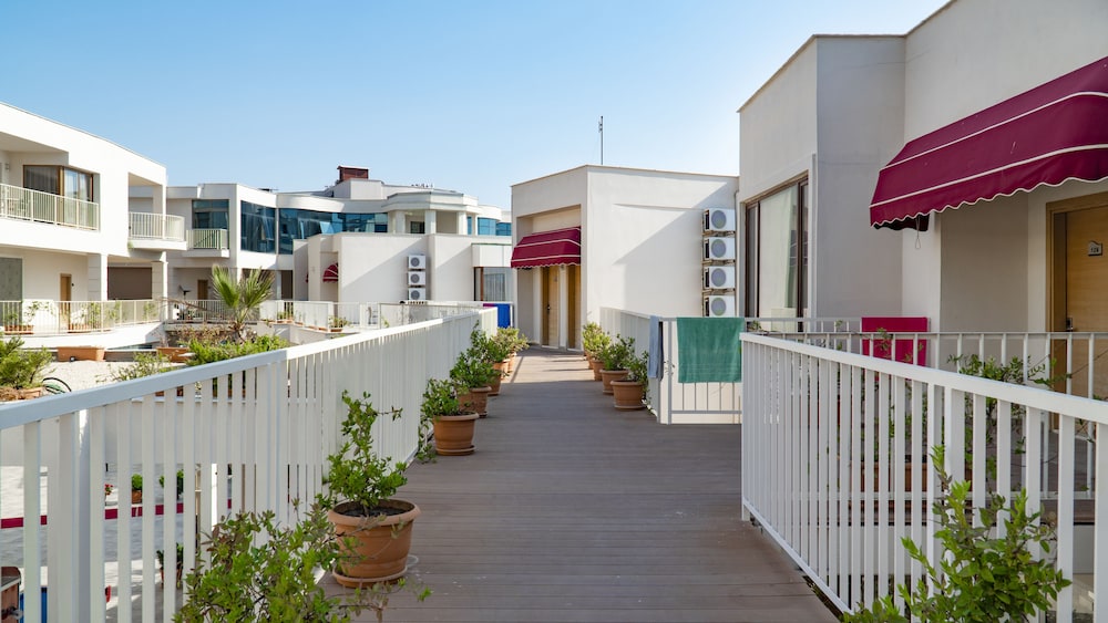 Ladies Beach Residence Hotel 62/68