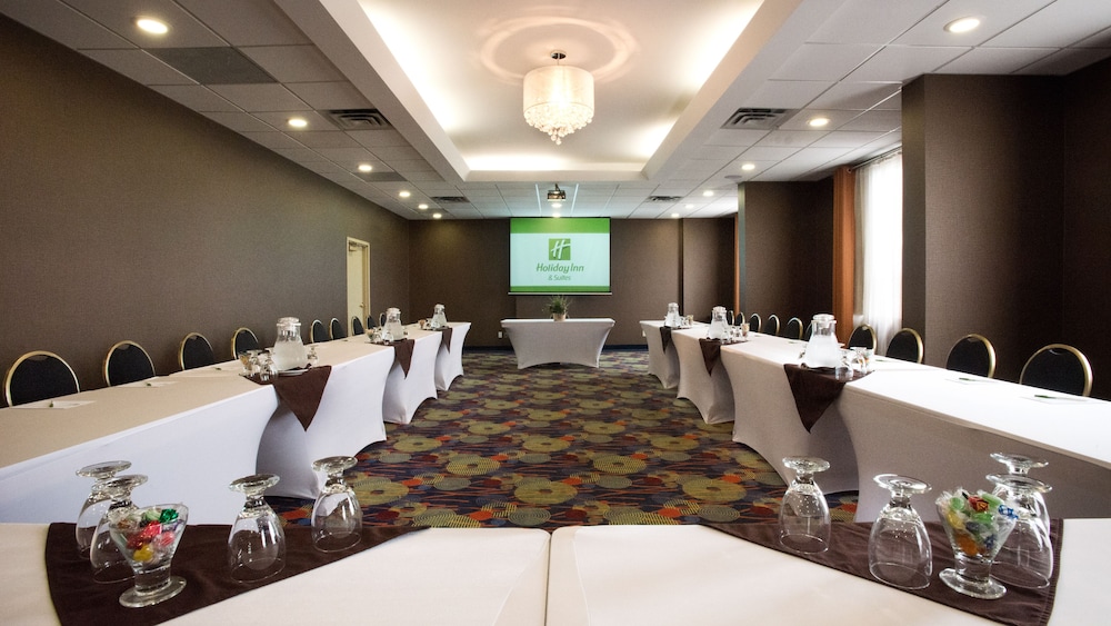 Holiday Inn And Suites Mississauga 34/39