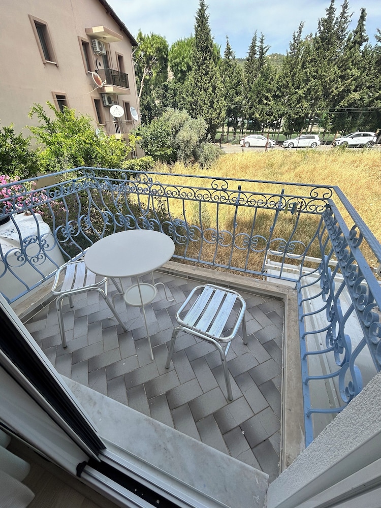 Melaike Otel 8/72