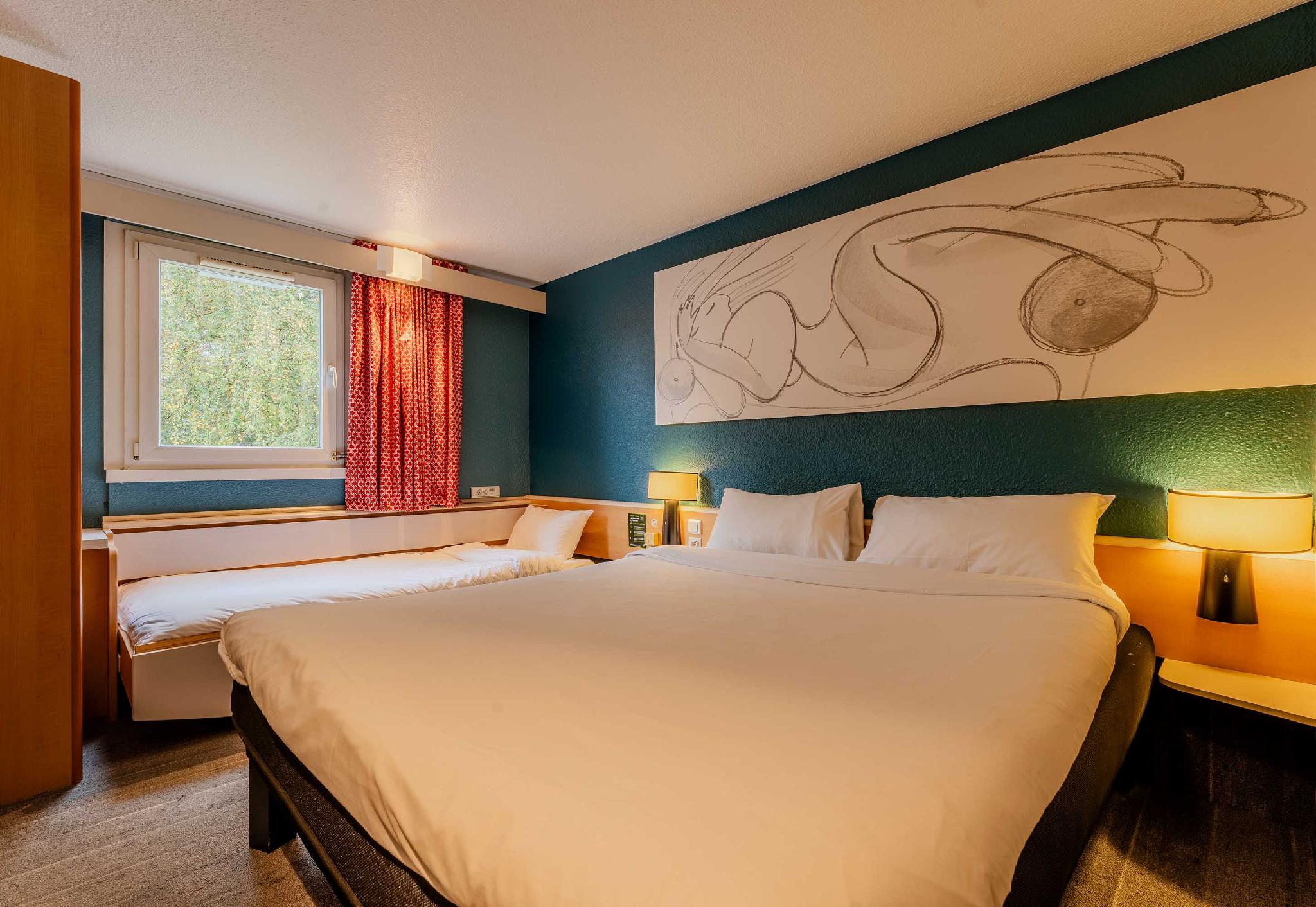Room, Triple, 1 Double and 1 Single Bed