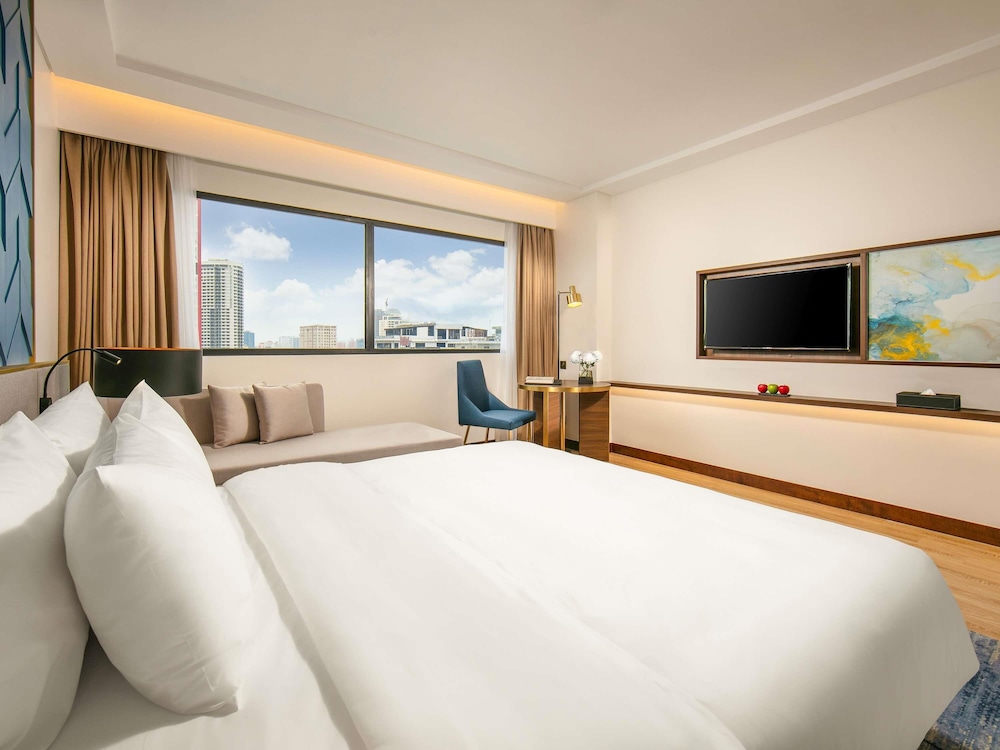 EXECUTIVE, KING BED