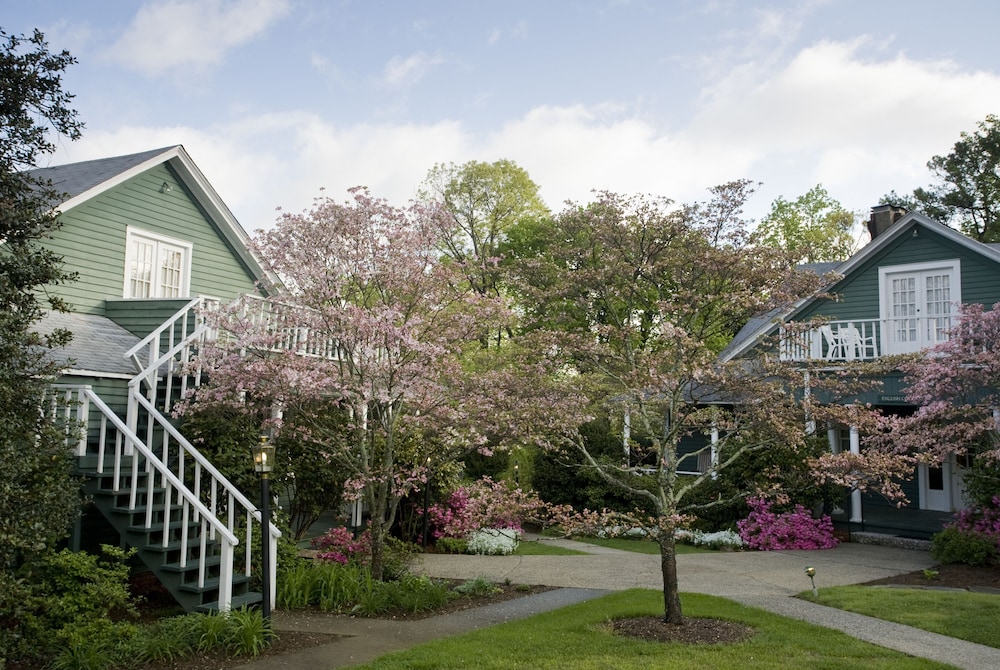 1906 Pine Crest Inn & Restaurant 5/64