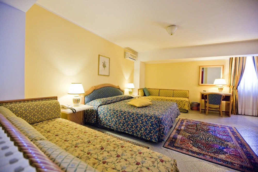 Hotel Elimo 12/72