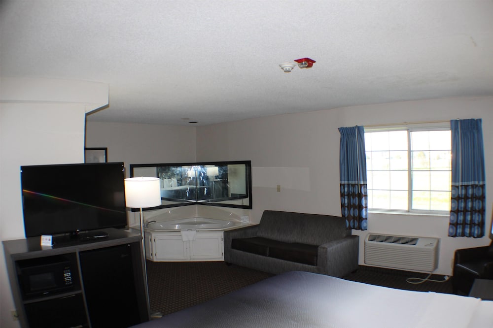 Super 8 by Wyndham Gardner 37/47
