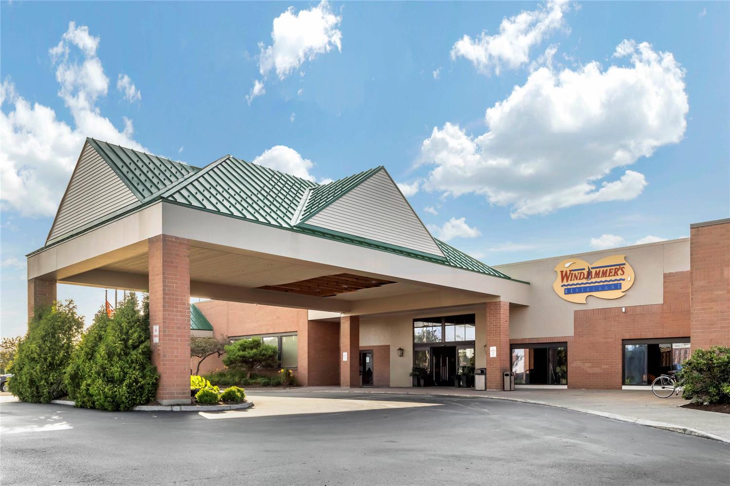 Clarion Hotel Conference Center On Lake Erie 2/43