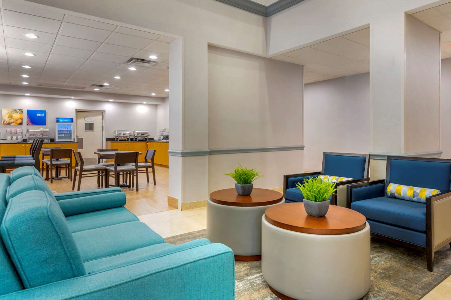 Comfort Suites Near Universal Orlando Resort 16/26