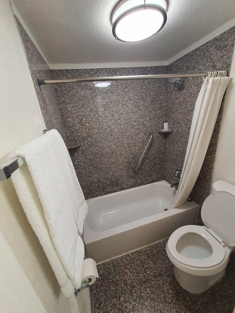 Ocotillo Apartments & Hotel 37/40
