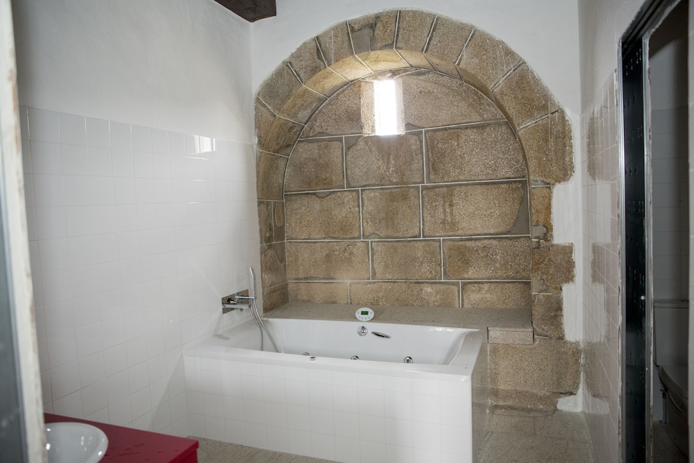 Hostel Monasterio De Moraime 19/26