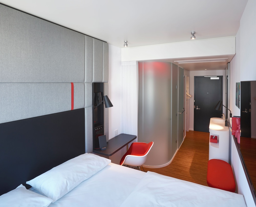 ROOM, KING BED, HIGH FLOOR