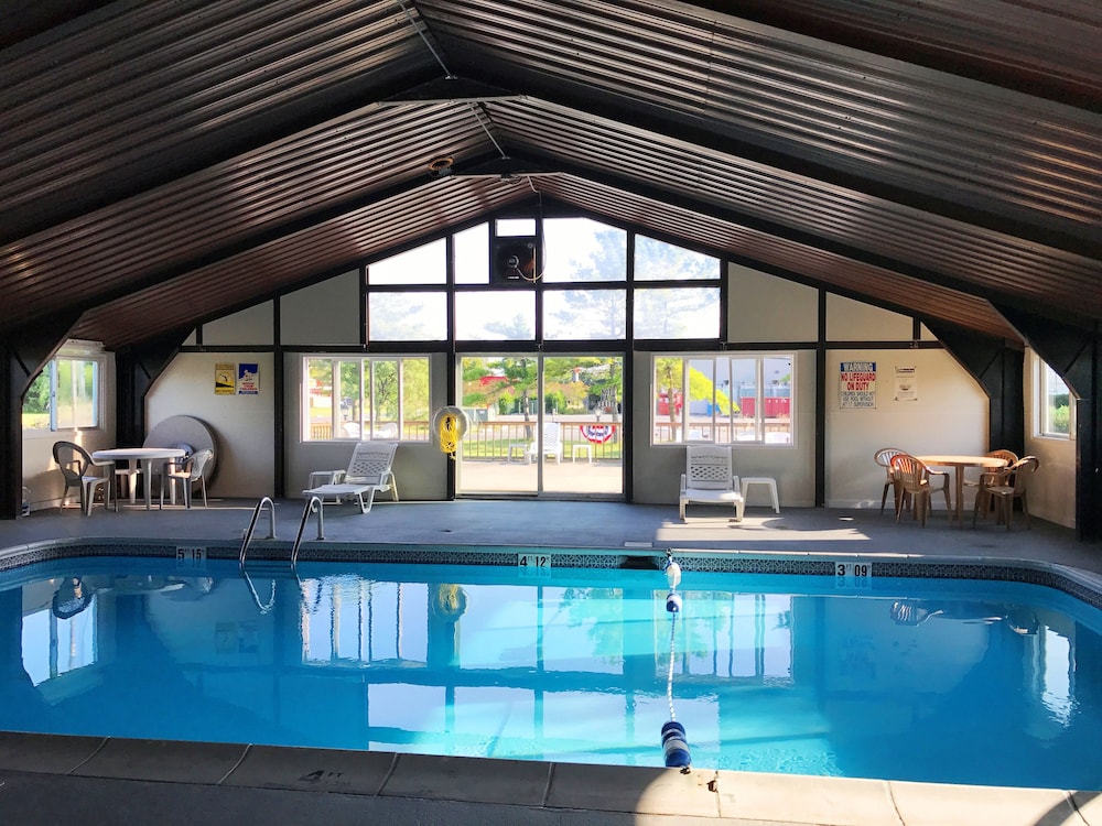 Adirondack Efficiencies Ex Econo Lodge Watertown 18/43