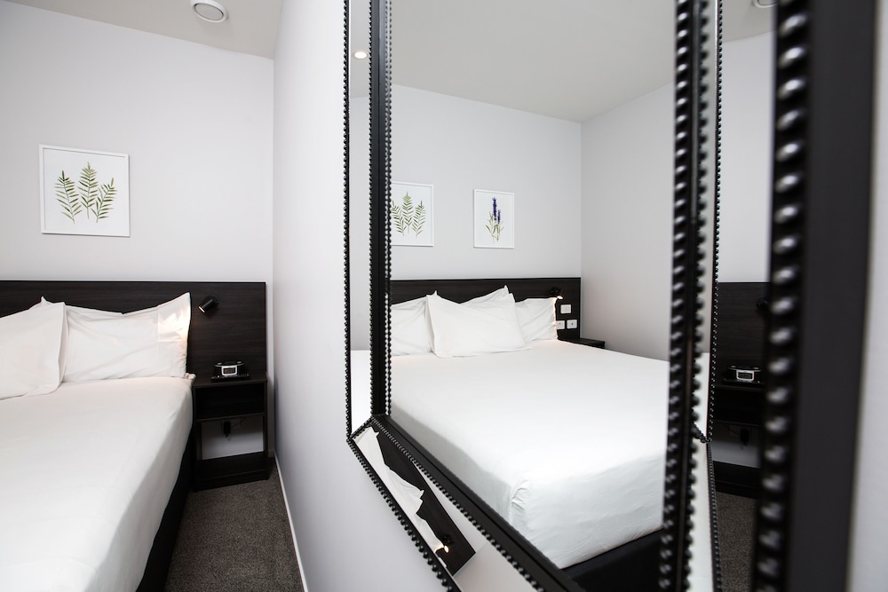 2 BEDROOMS, DOUBLE OR TWIN BED
