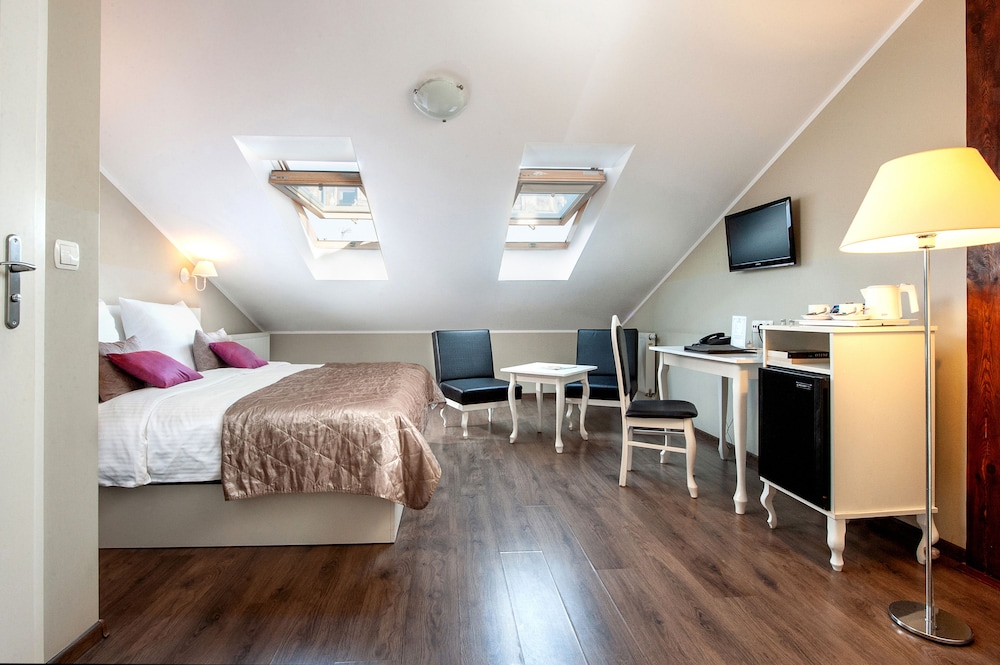 Leone Aparthotel 18/30
