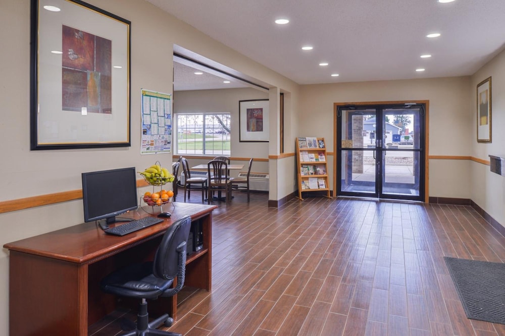 Regency Inn Geneseo 15/21