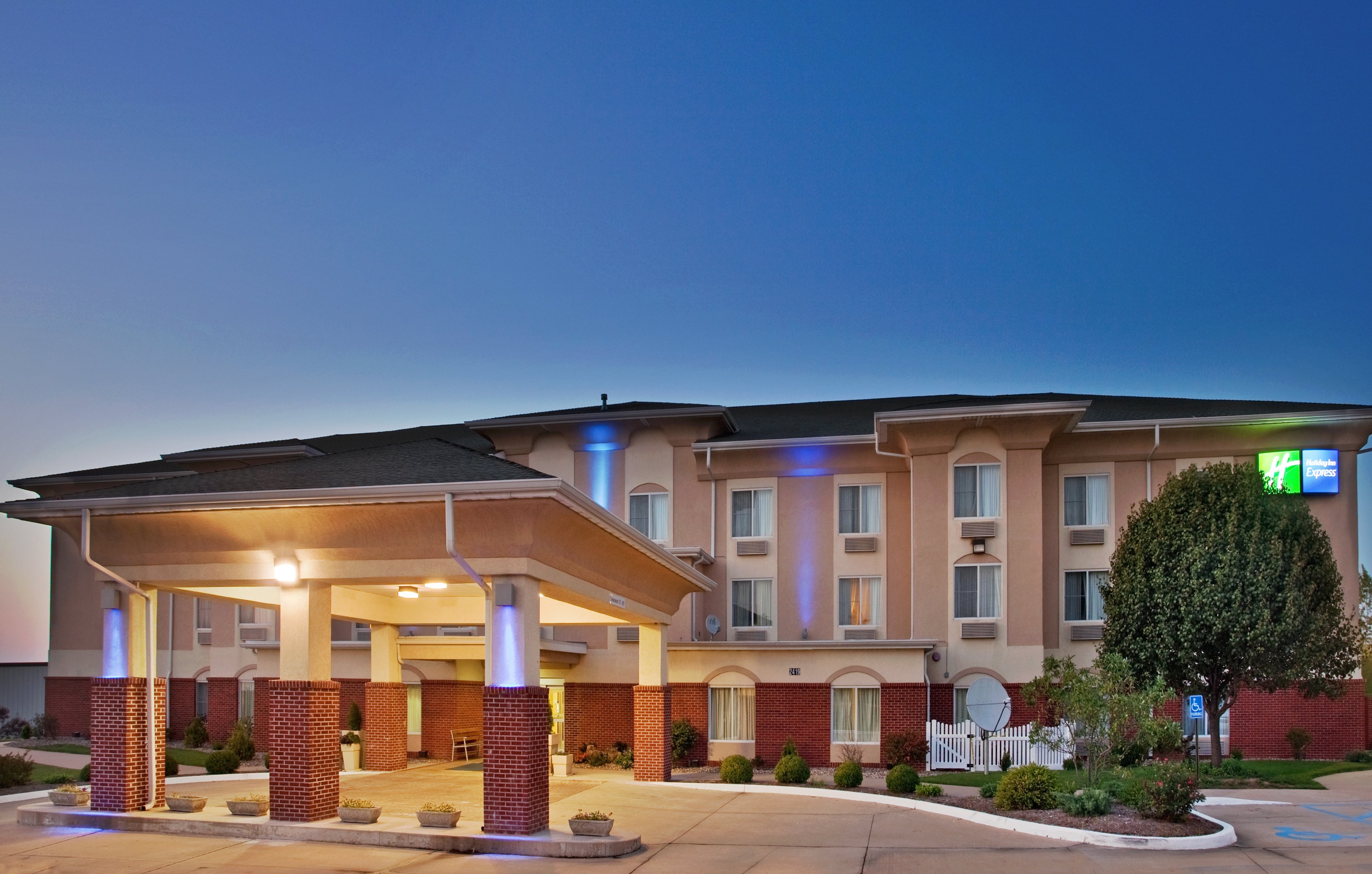Holiday Inn Express Boonville 1/50