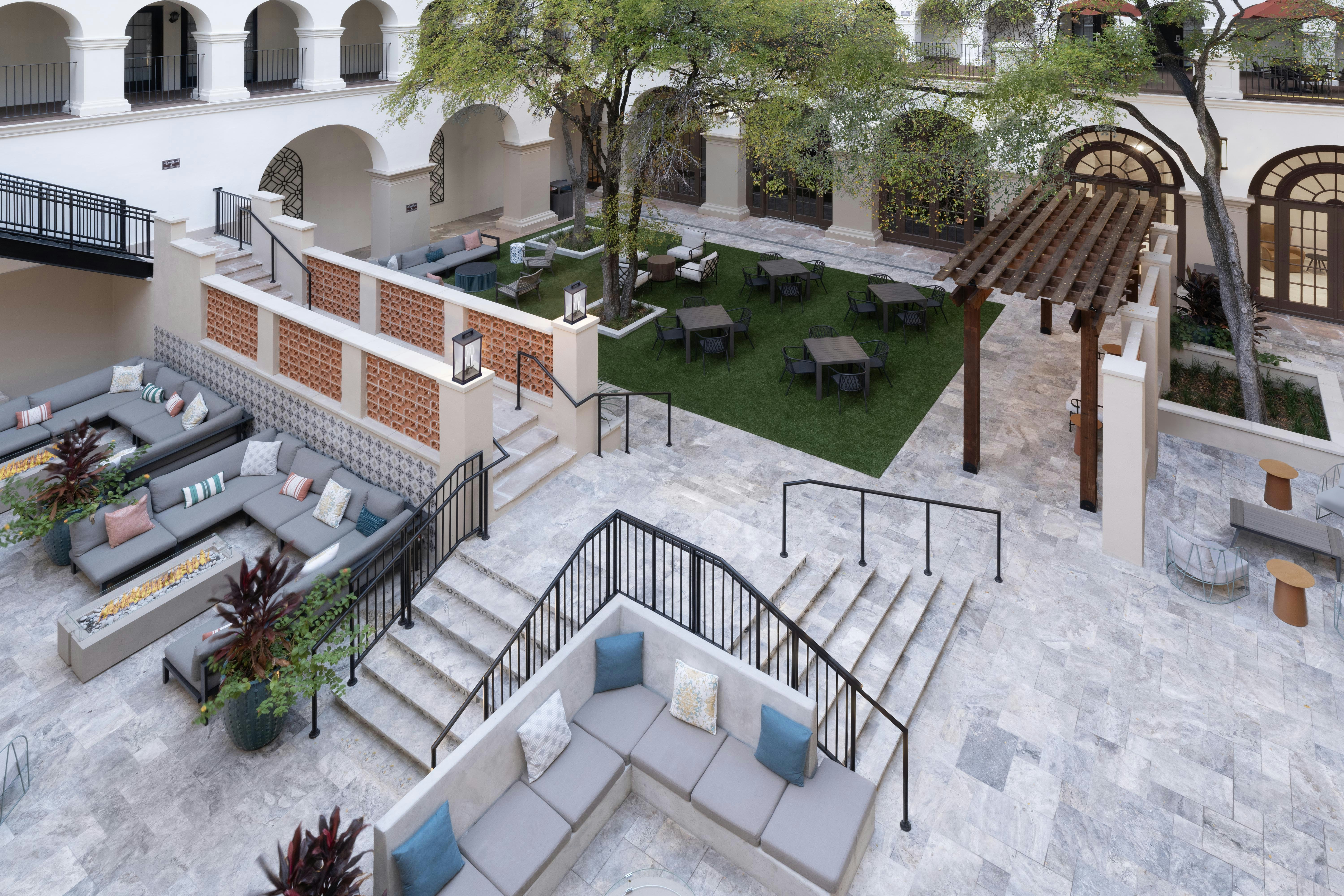 Doubletree By Hilton Austin 2/60