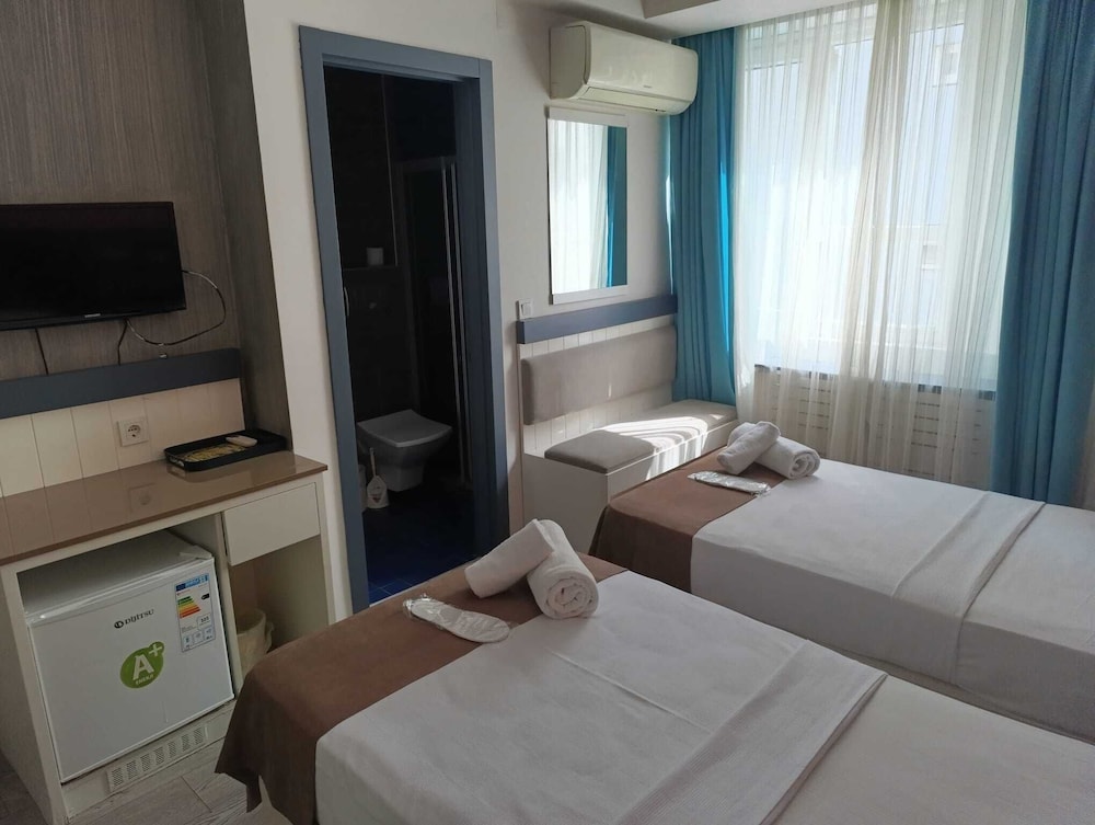 GRAND AS HOTEL 37/64