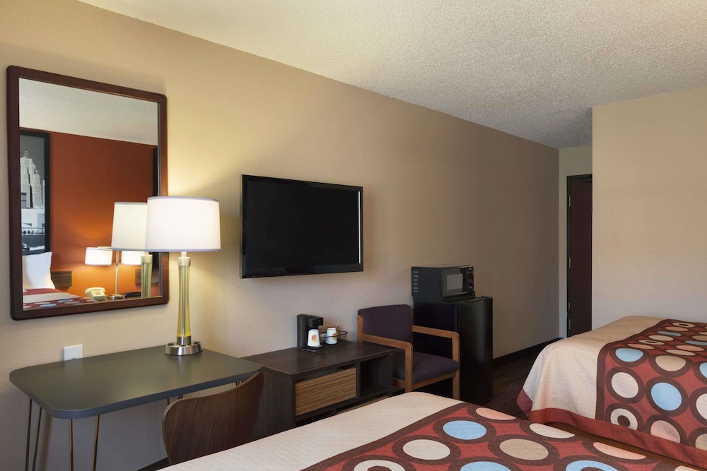 Super 8 By Wyndham Taylor/Detroit Area 12/22