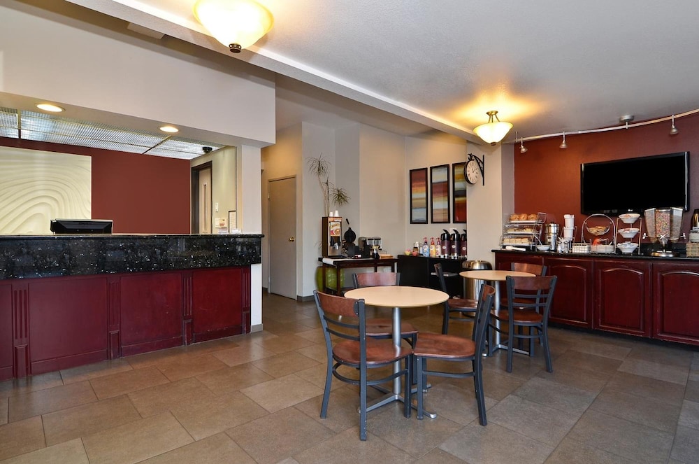 Clackamas Inn Suites 32/42