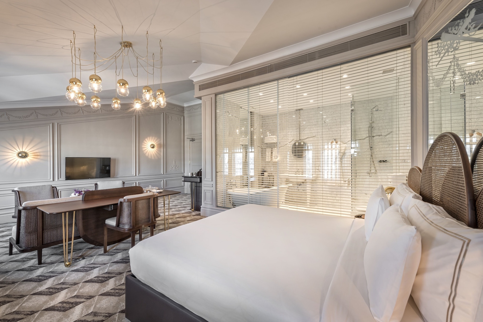 ROMANTIC, PENTHOUSE SUITE