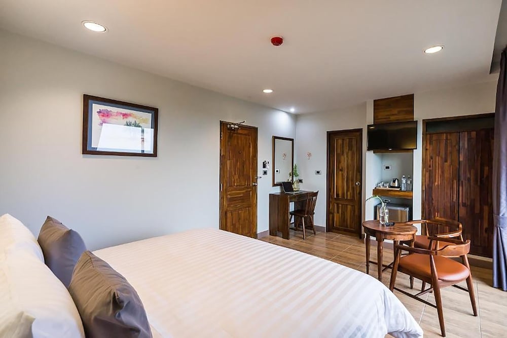 Olive Tree Hotel 9/50