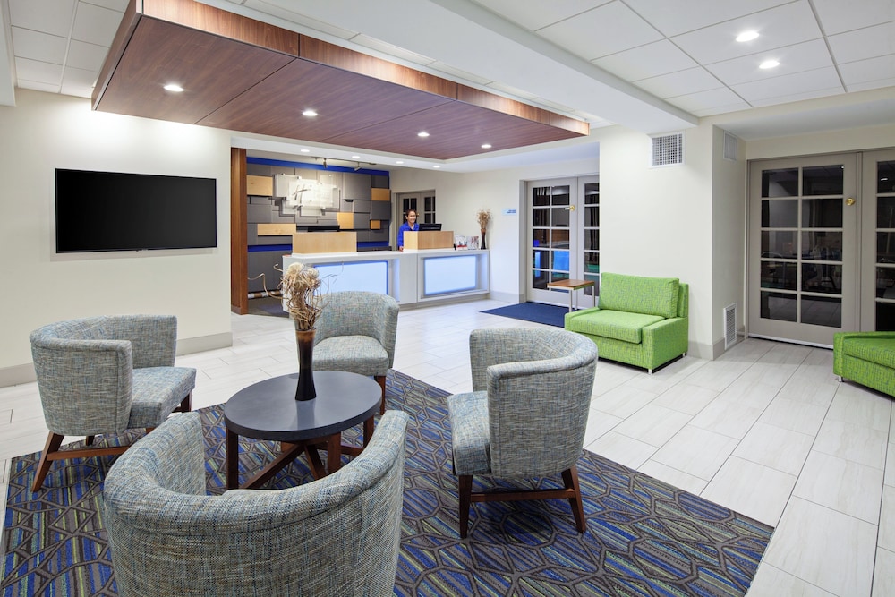 Holiday Inn Express & Suites San Diego-Escondido 42/68