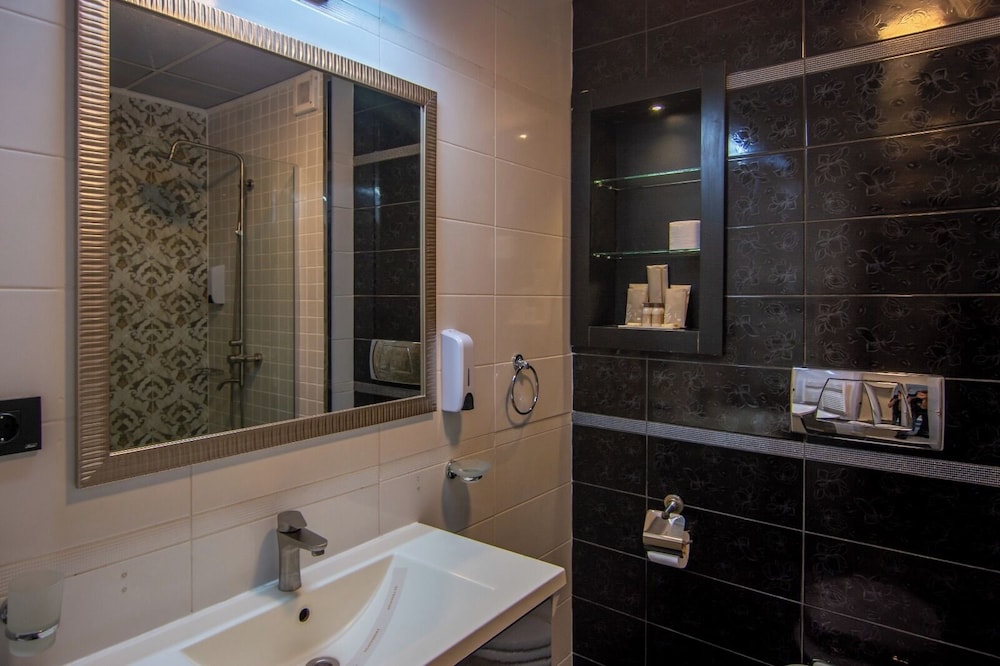 غرفة بريميوم بسرير كوين، PHOENICIA EXPRESS HOTEL 10/10