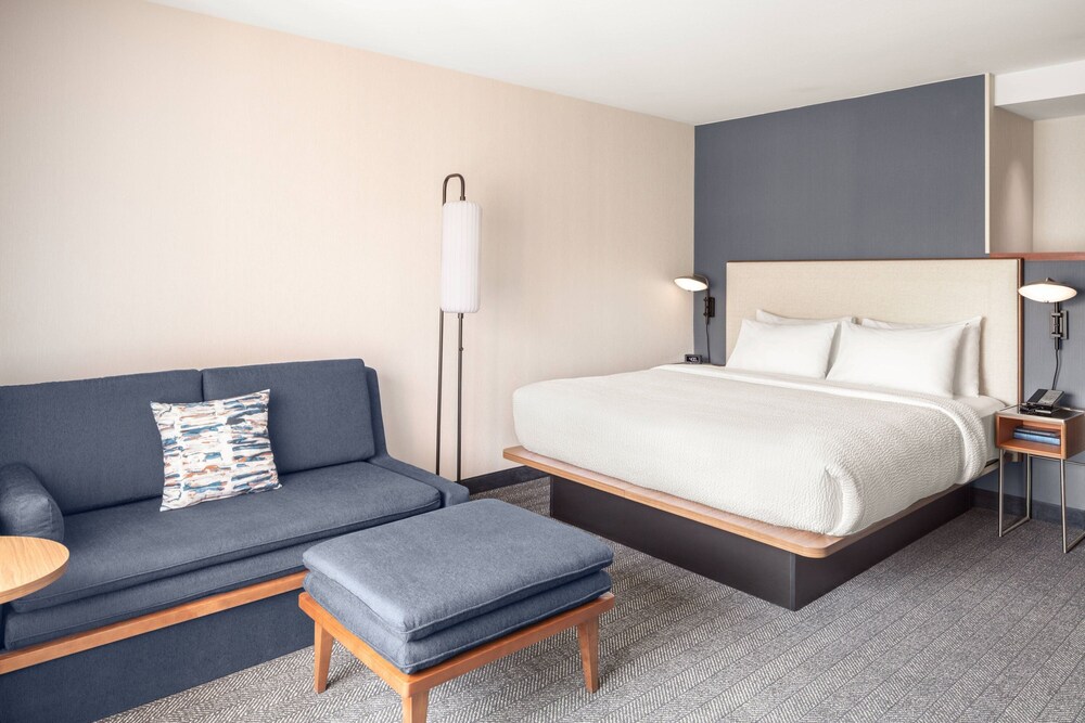 Courtyard by Marriott Portland Airport 12/52