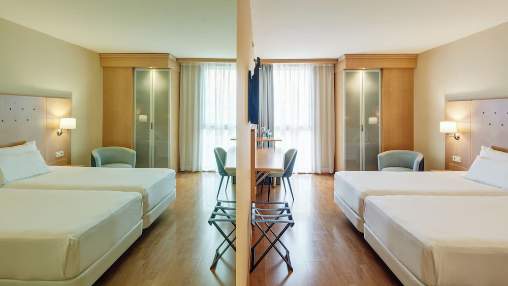 غرفة كلاسيكية بسريرين منفصلين