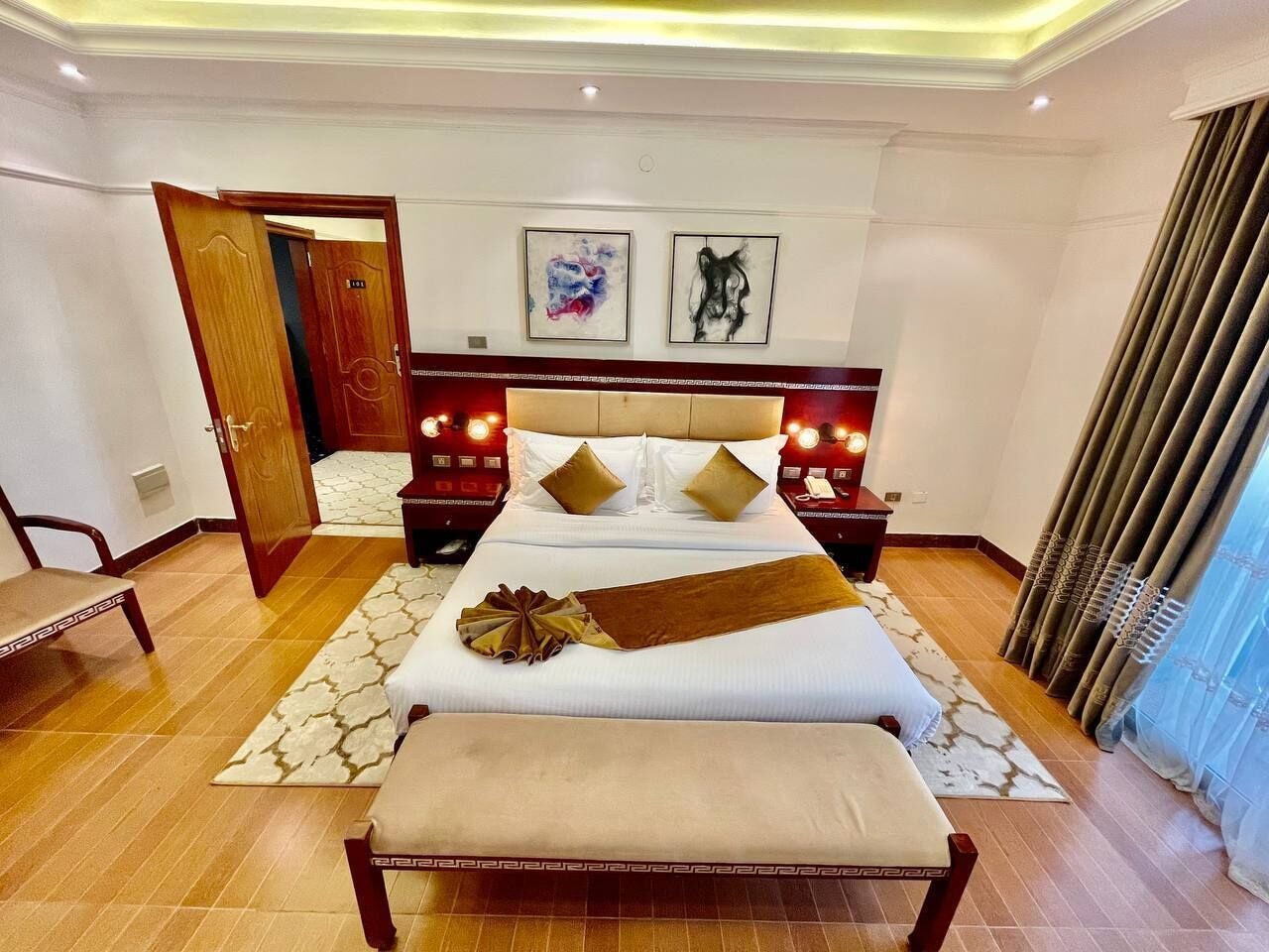 EXECUTIVE, SUITE, KING BED, CITY VIEW, BALCONY