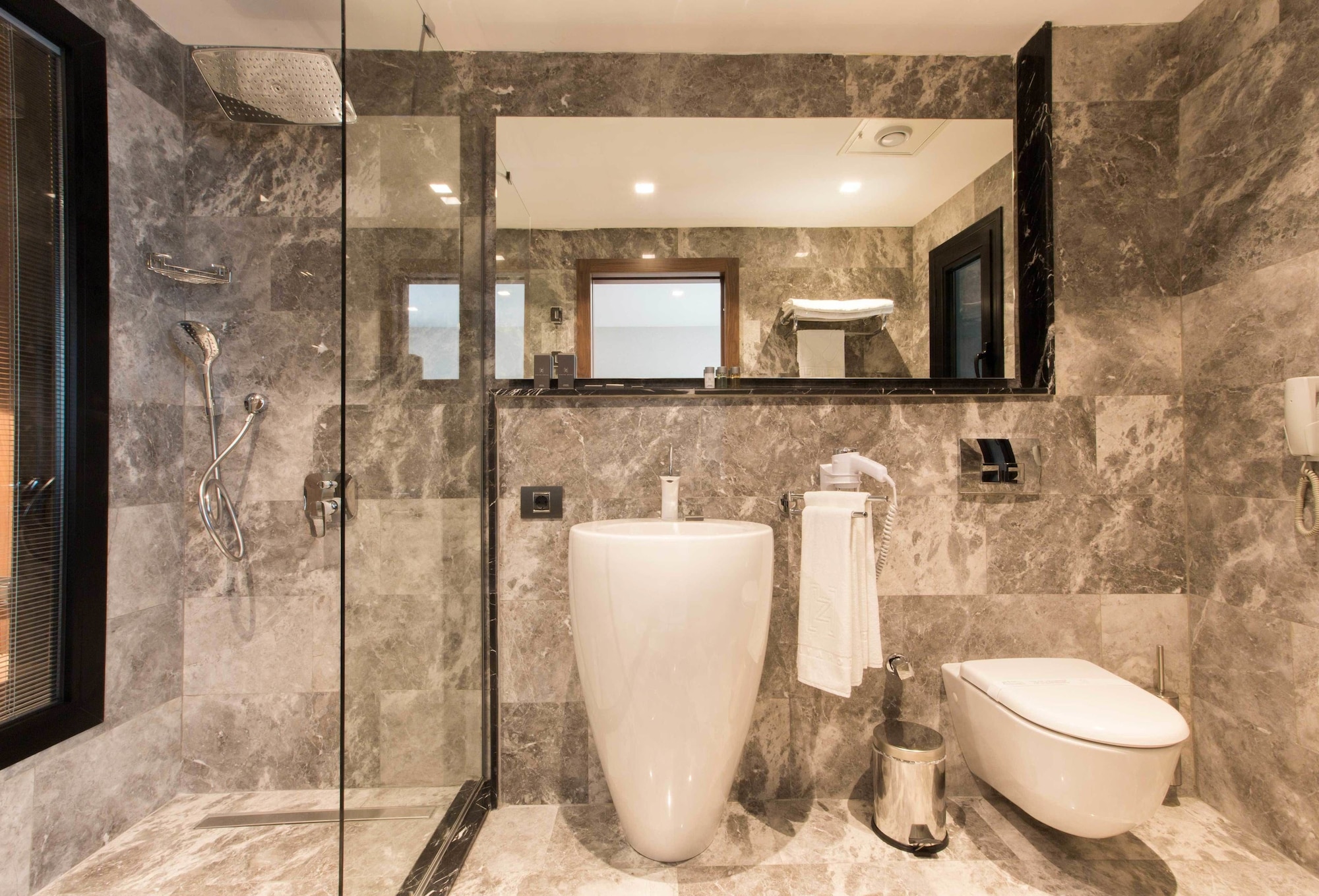 EXCLUSIVE, STUDIO, SUITE