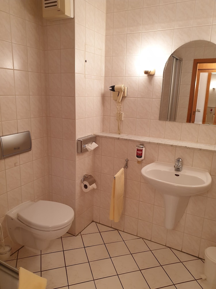 Hotel Weisser Schwan 29/34