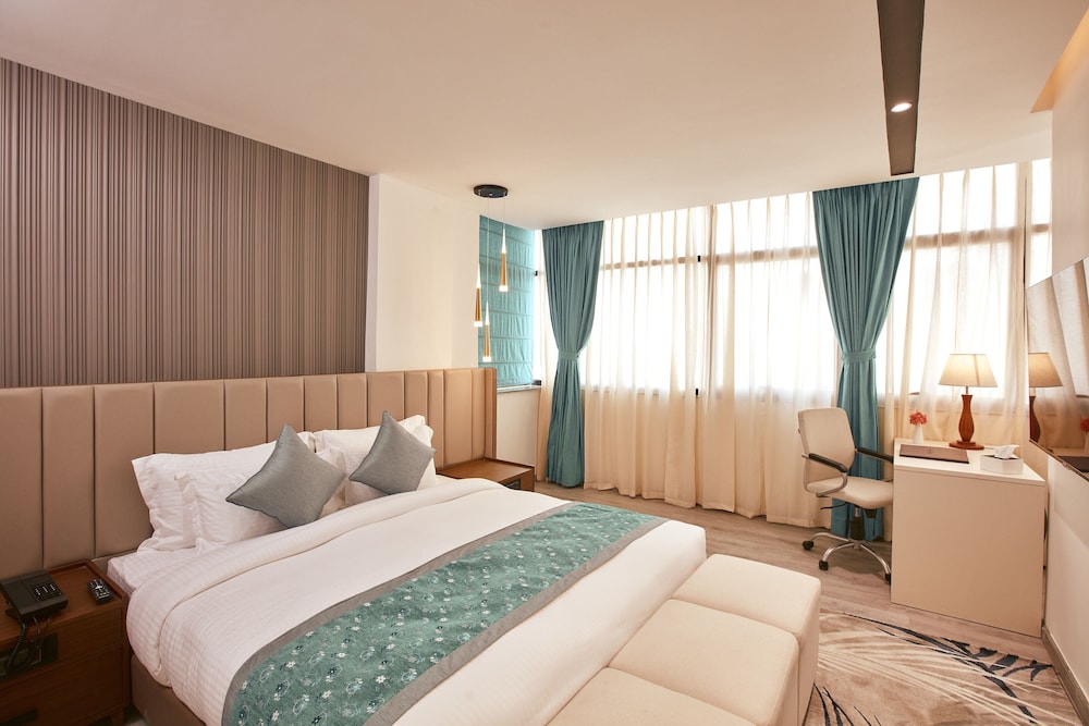 Indreni Suites Hotel 13/36