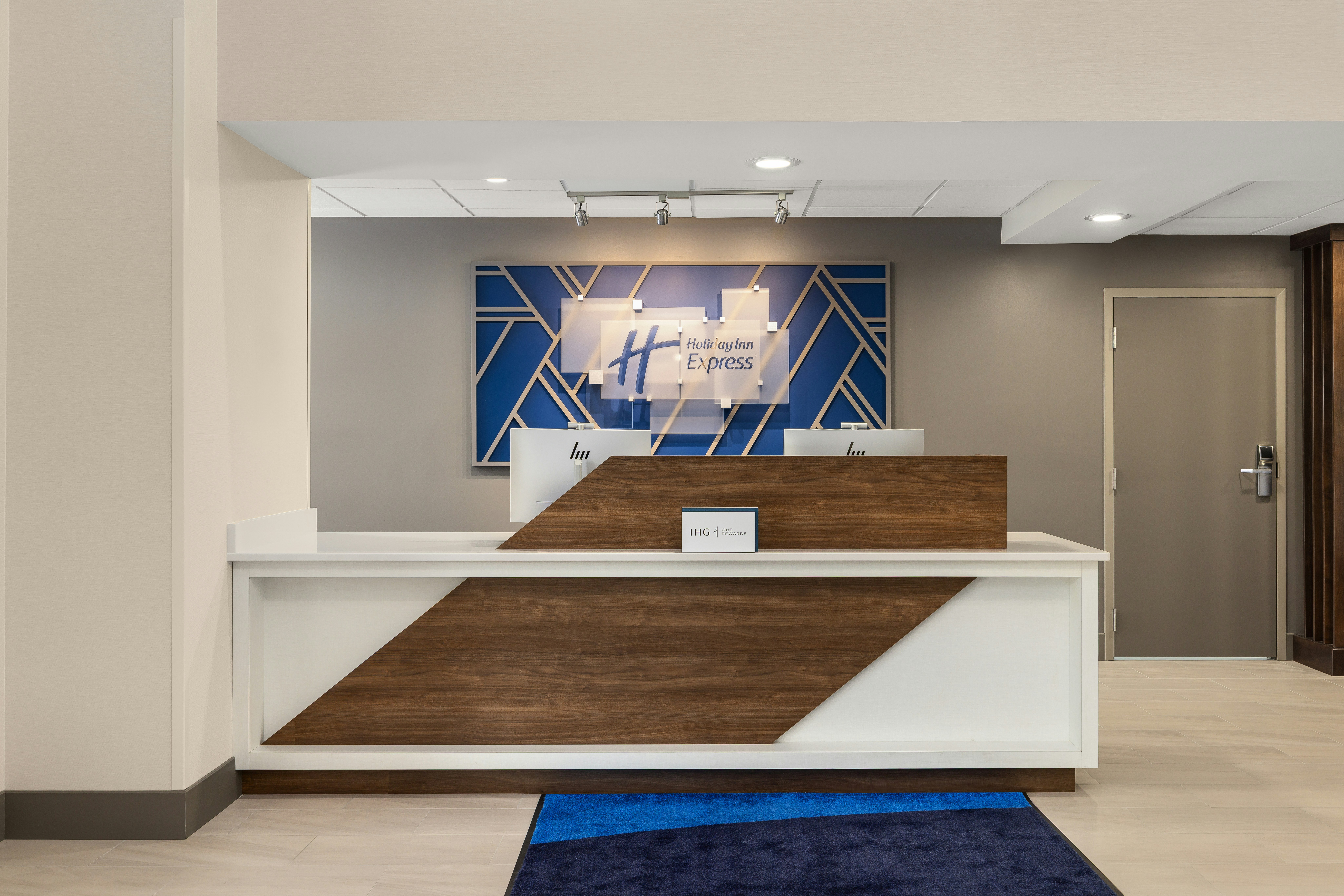 Cross Creek Inn and Suites Fayetteville 2/43
