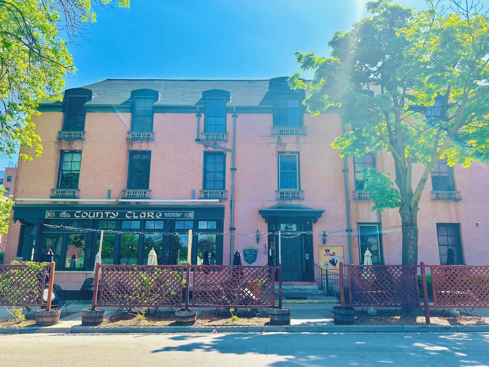 County Clare Irish Inn & Pub 2/26