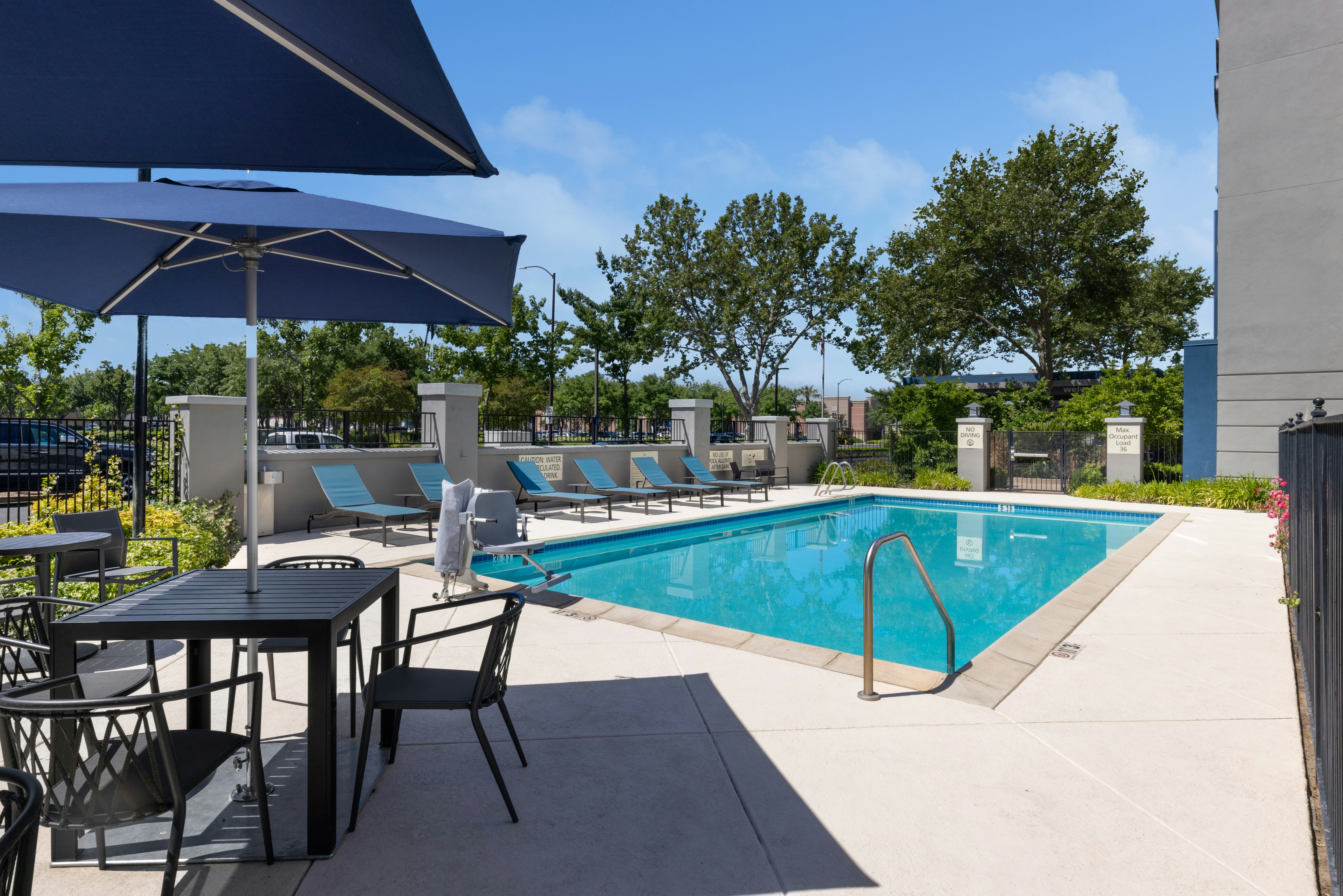 Hampton Inn Suites Yuba City 42/44