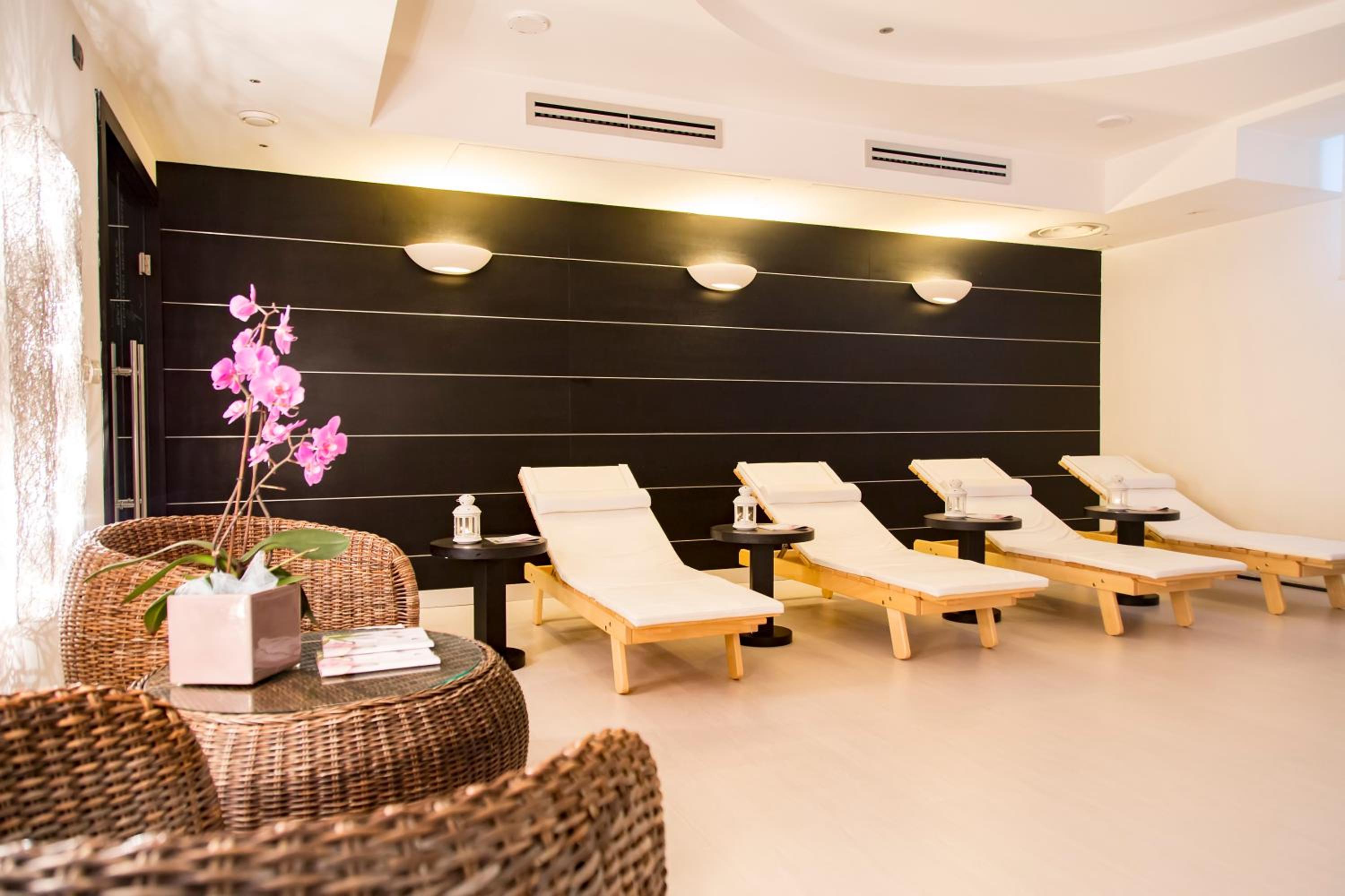 AHR Baja Hotel & Spa 40/56