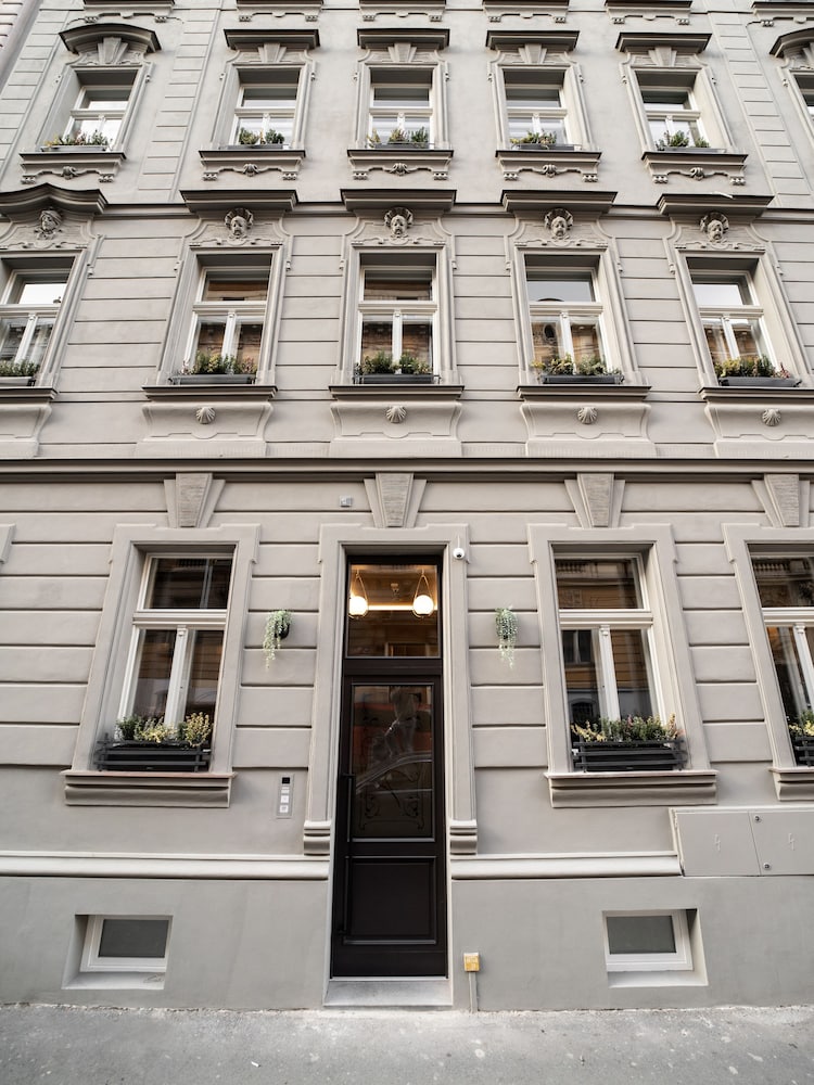 The Viaduct - Suites & More in PRAGUE