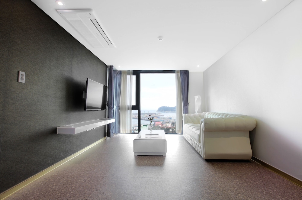 Eins Hotel 37/47