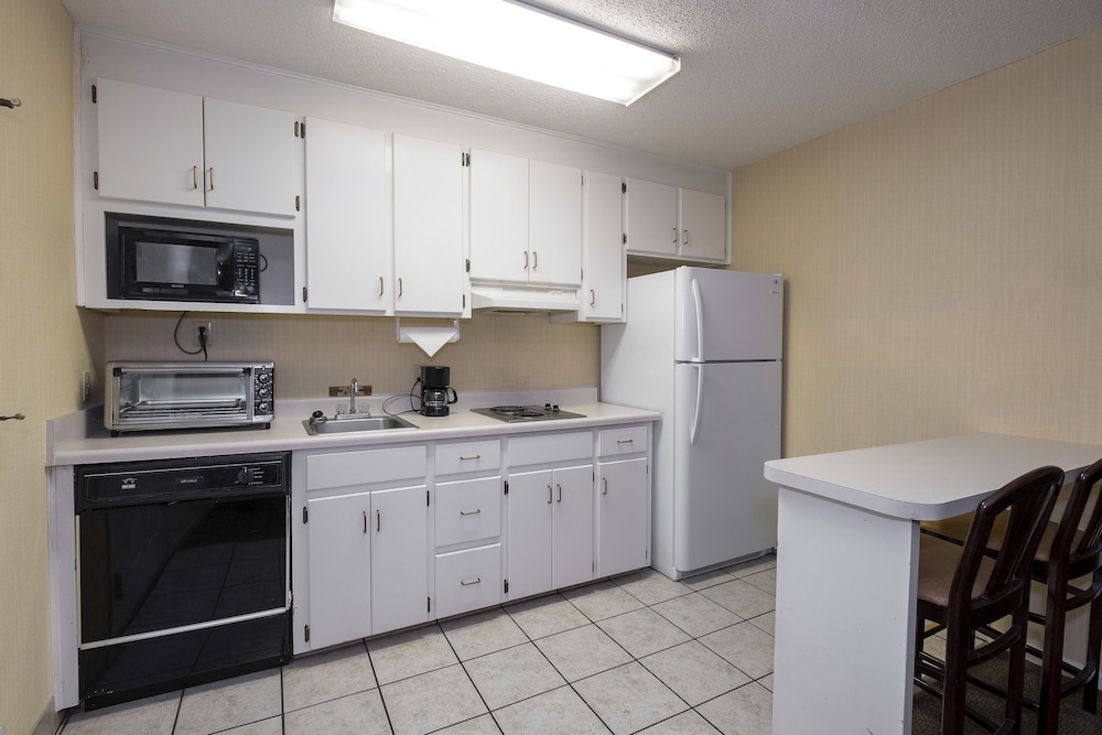 Red Roof Inn & Suites Dothan 21/40