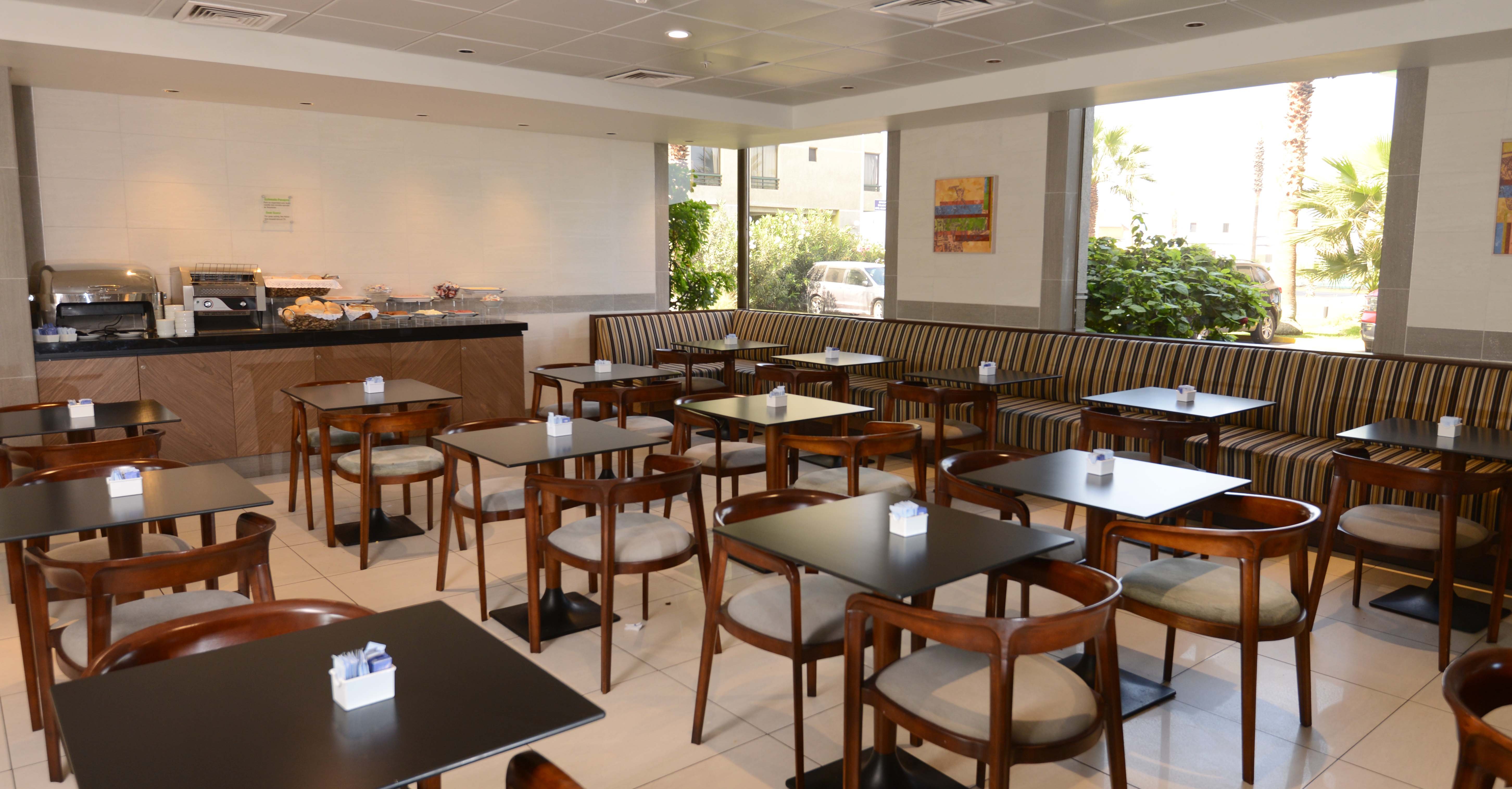 HOLIDAY INN EXPRESS IQUIQUE 53/74