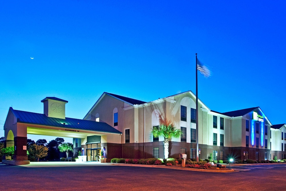 Holiday Inn Express Hotel & Suites Milton East I-10 2/73