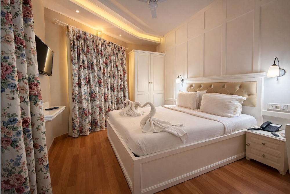 SIGNATURE, DOUBLE BED, BALCONY