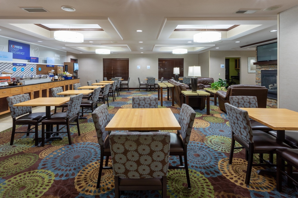 Holiday Inn Express Hotel Suites Rochester 43/51