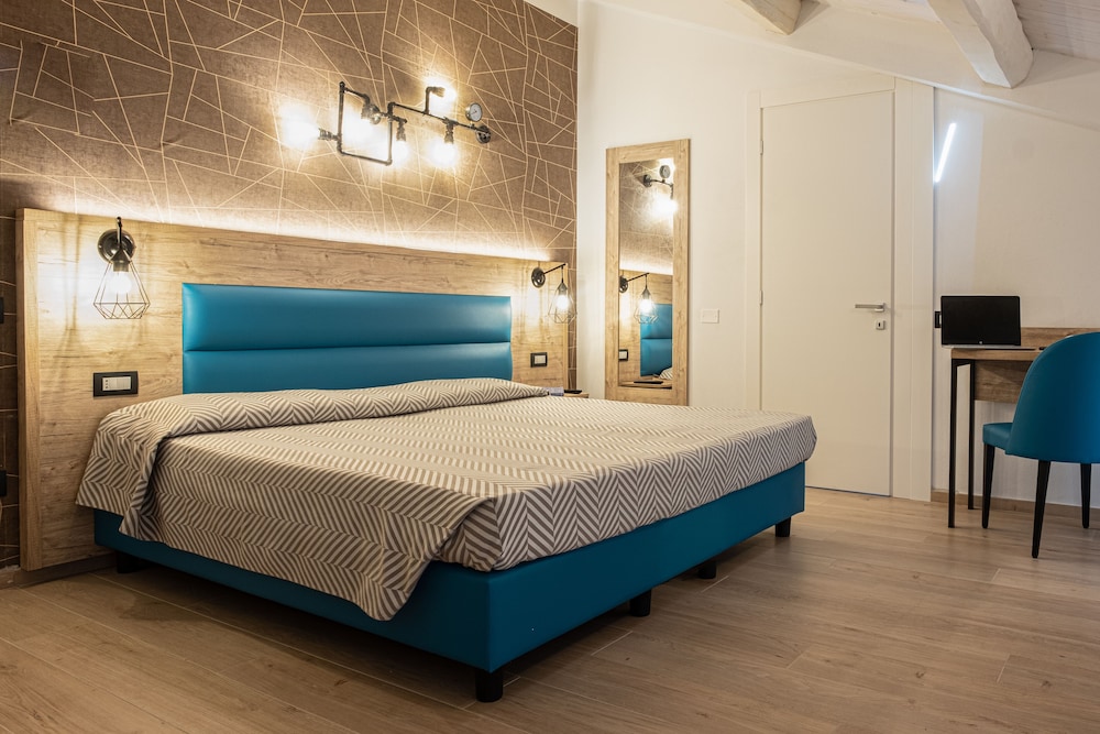 Cuneo Hotel 7/37
