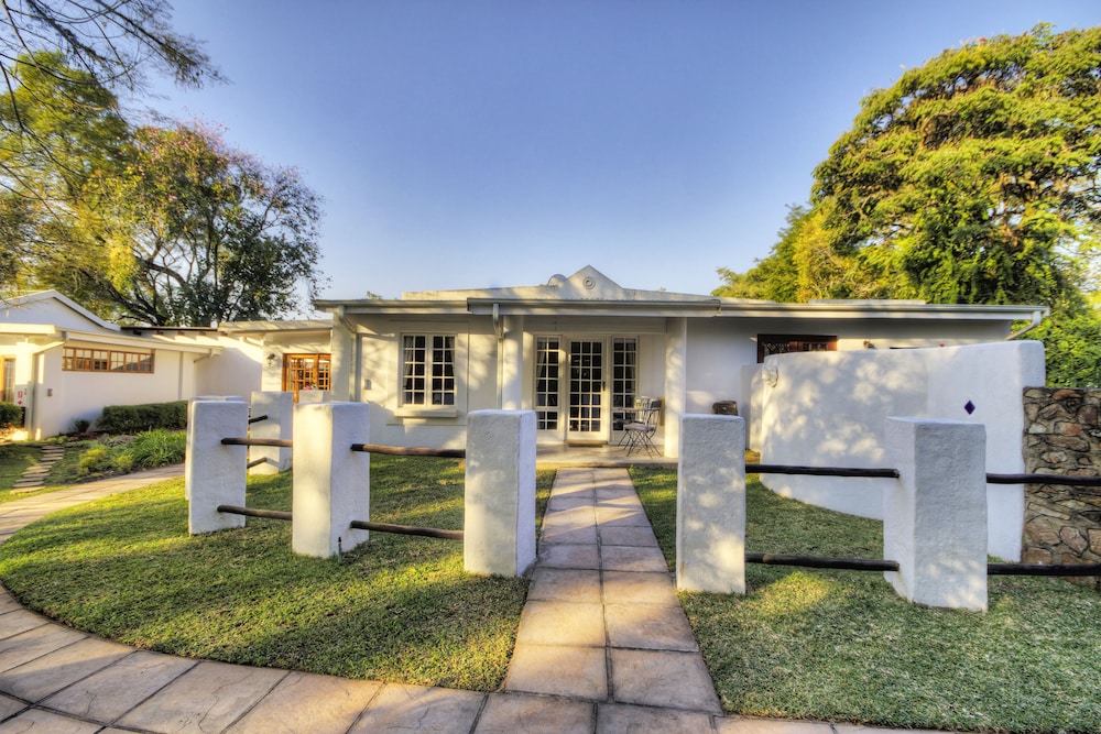 Nut Grove Manor Boutique Hotel 38/50