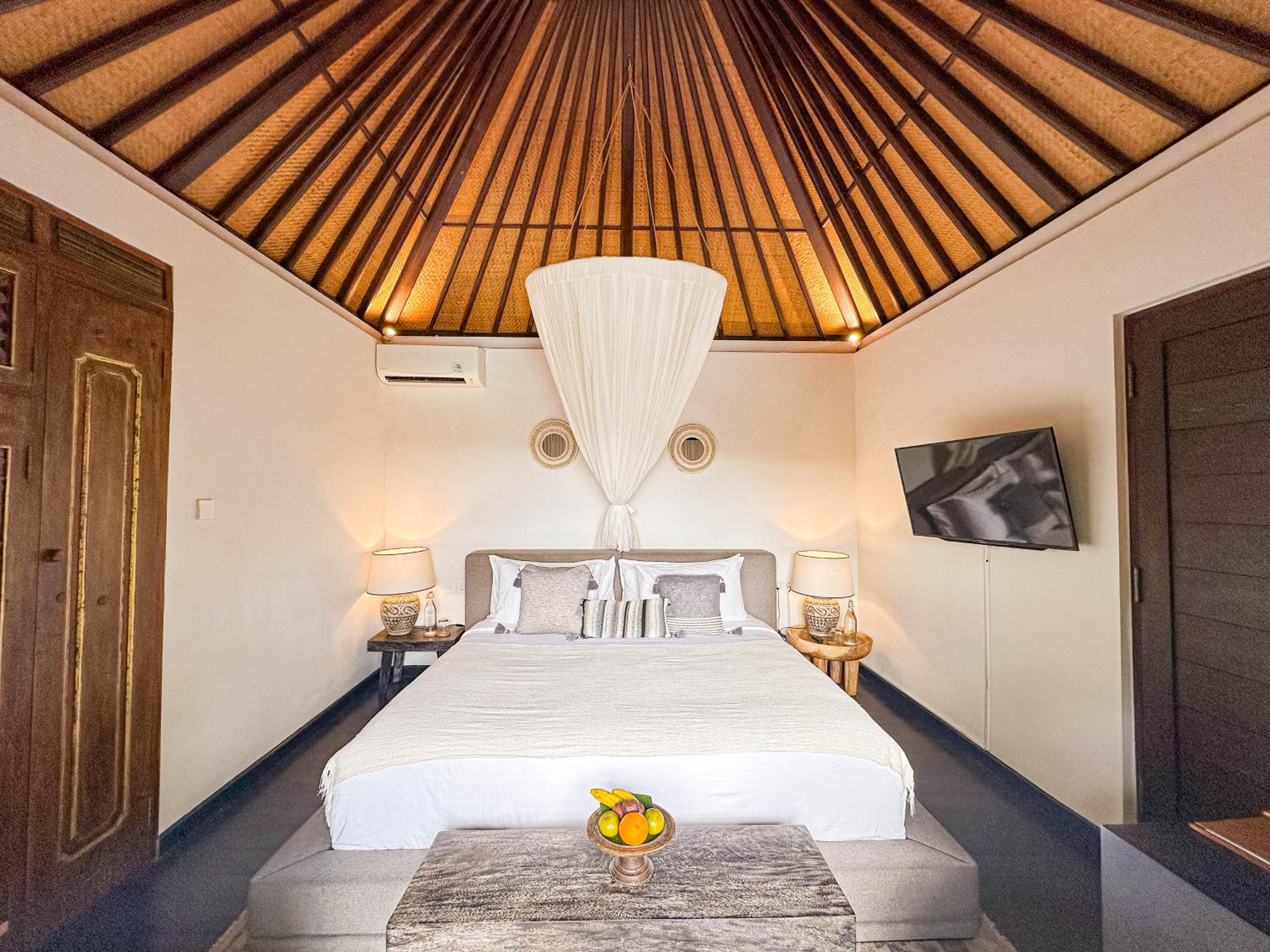 Suite, Pool Access