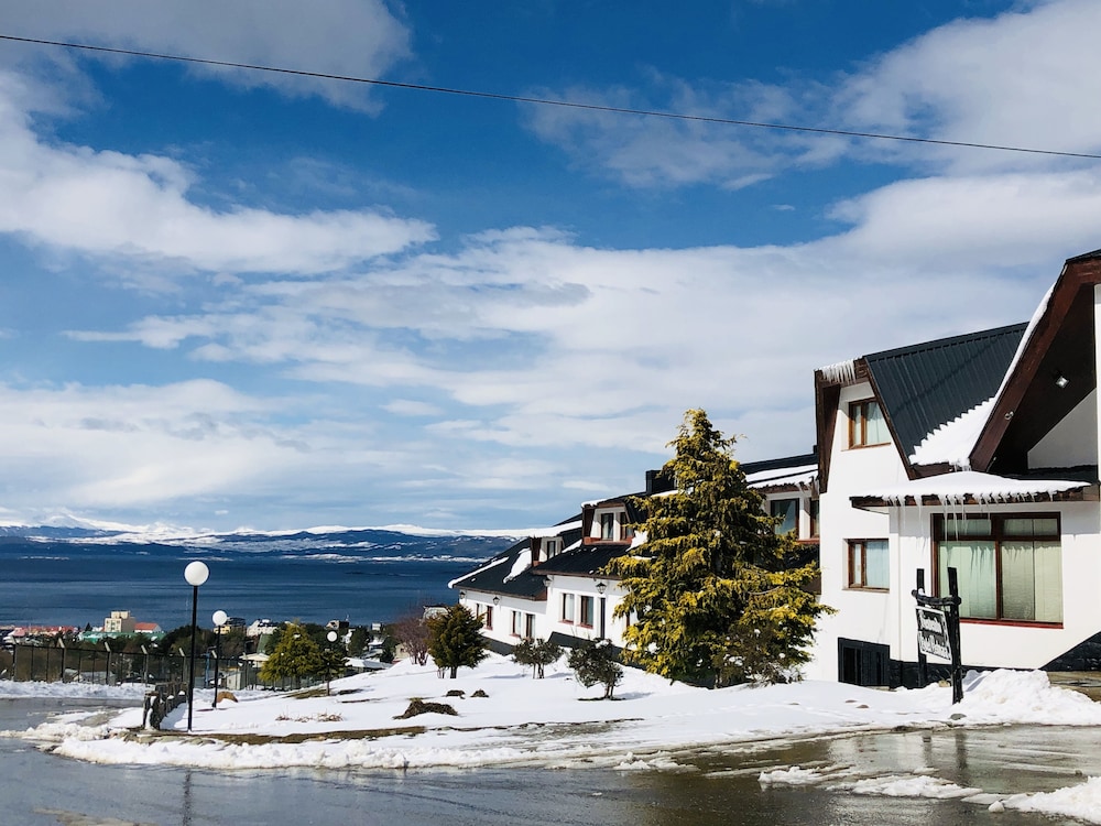 USHUAIA HOTEL 31/35