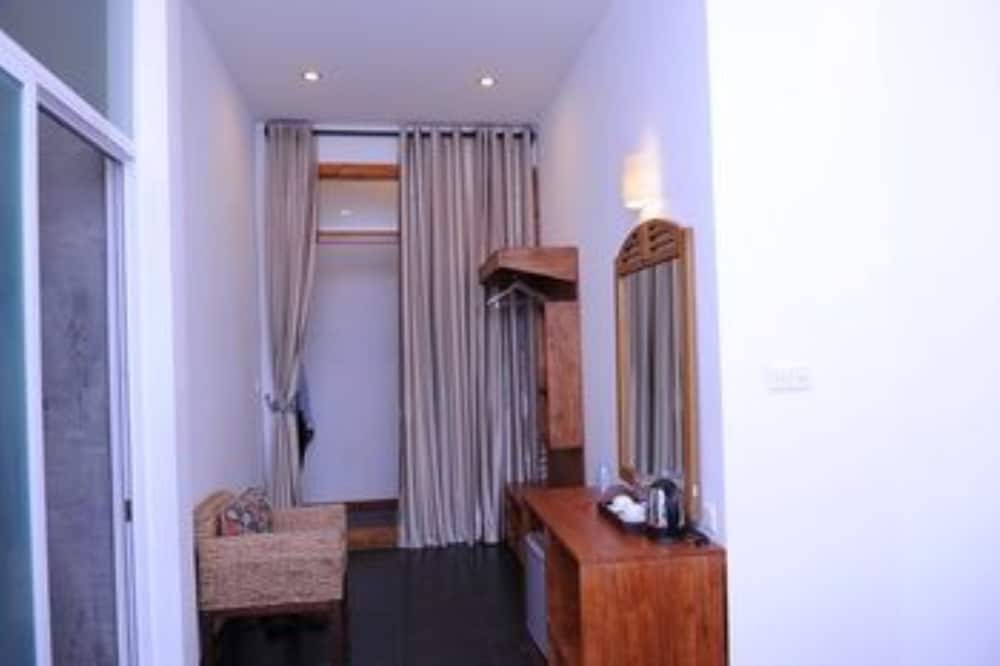 Monsoon Riverside Hotel 13/31