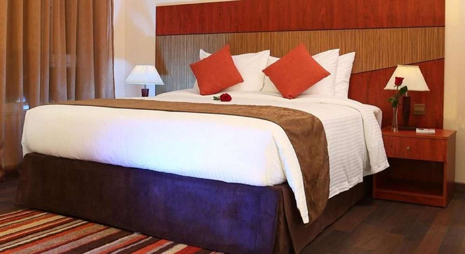 جناح تنفيذي بسرير كينج بمطبخ صغير