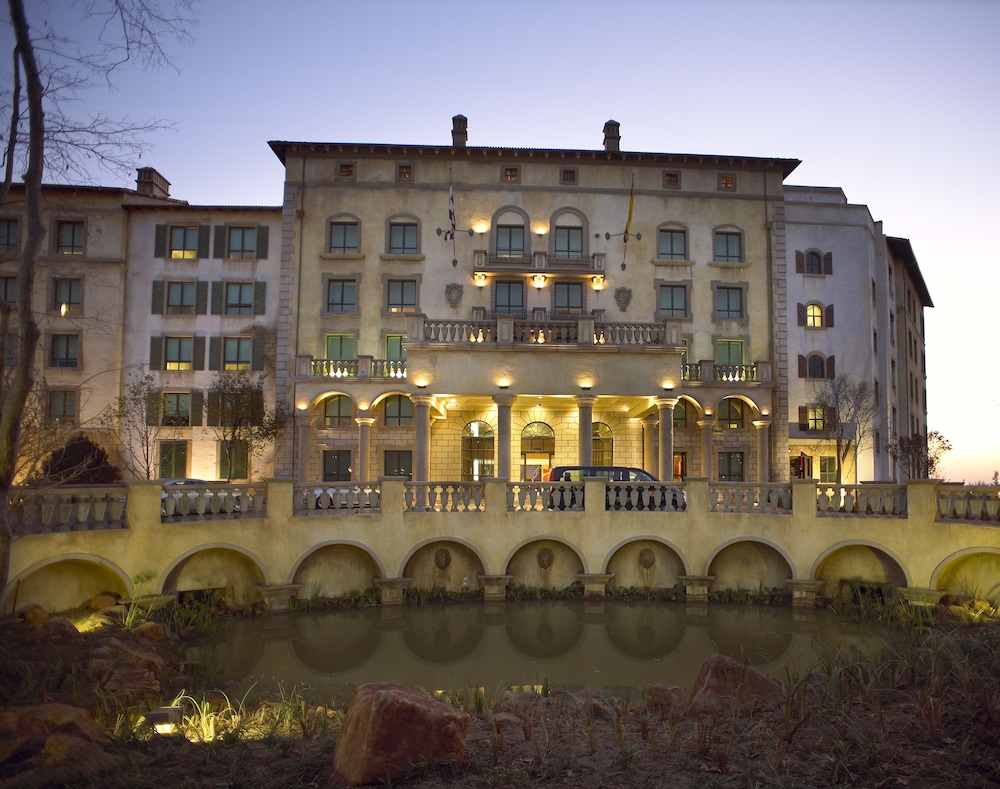 Sunsquare Montecasino 5/66
